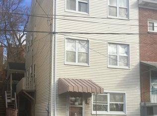 43 Lawn St, Pittsburgh, PA 15213