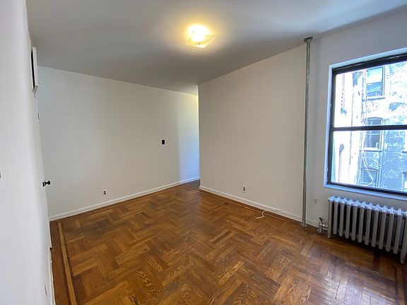 4th image of 352 W 15th St #406