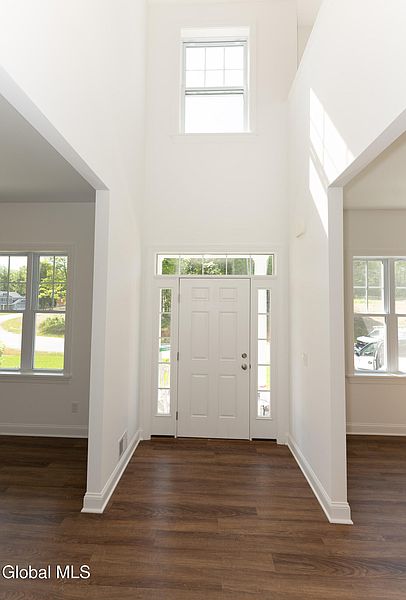 4th image of 38 Tamarack Street