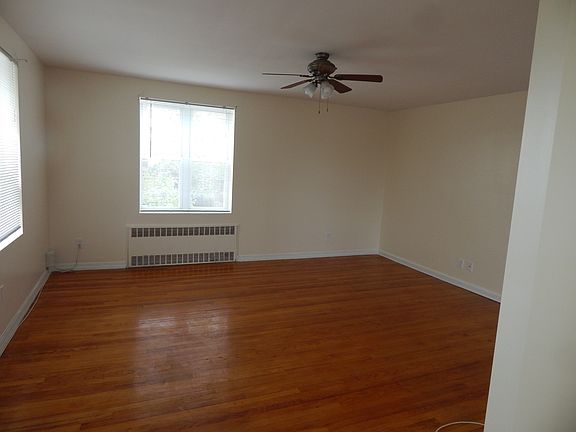 4th image of 514 Beach 138 St #2