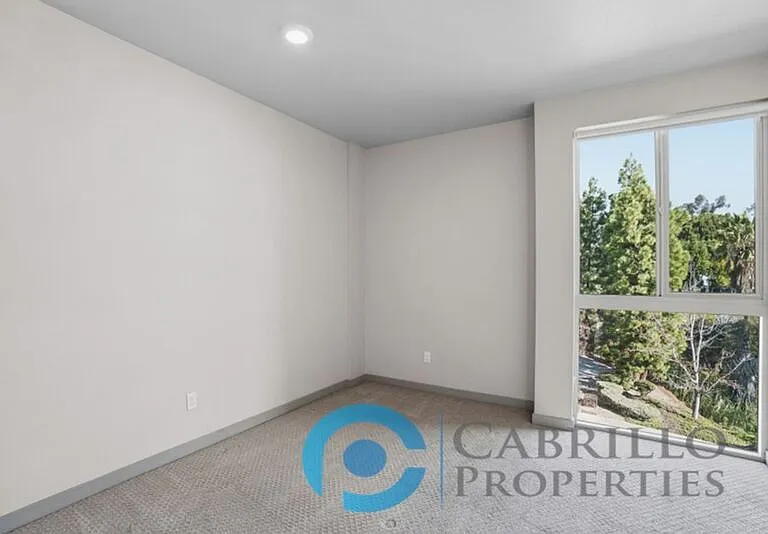 3093 Broadway #402 — Photo 12