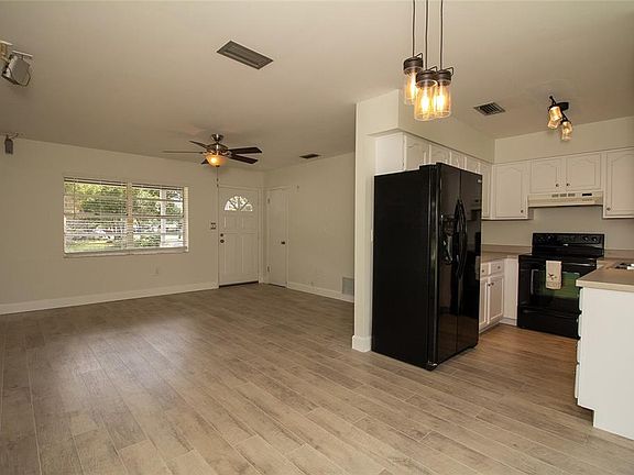 4th image of 3221 Charow Ln