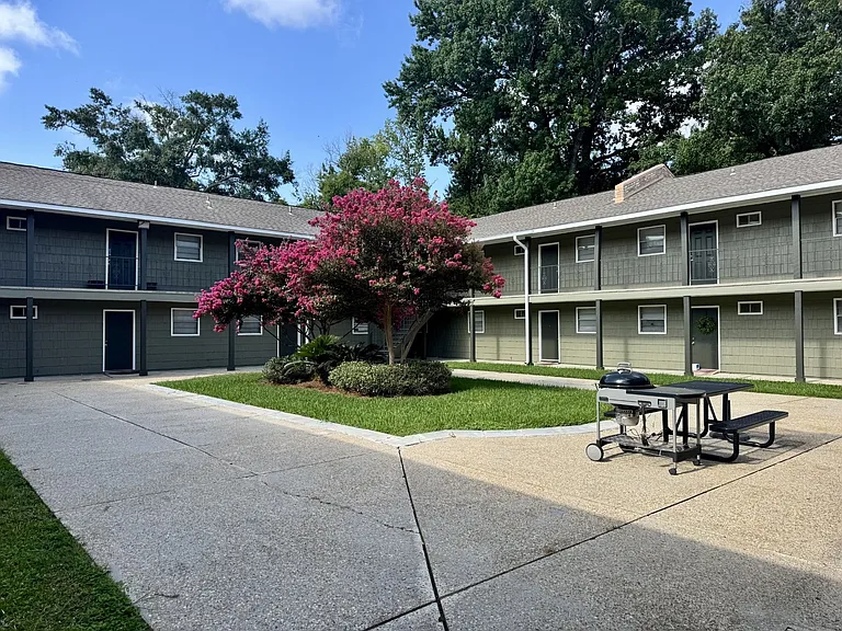 Spanish Oaks — Photo 8