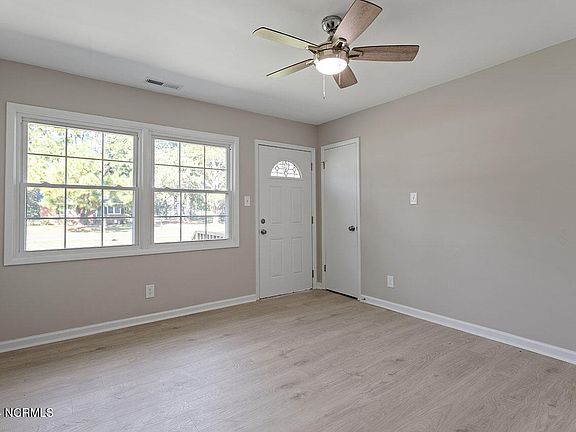 3rd image of 609 E Cockrell Street