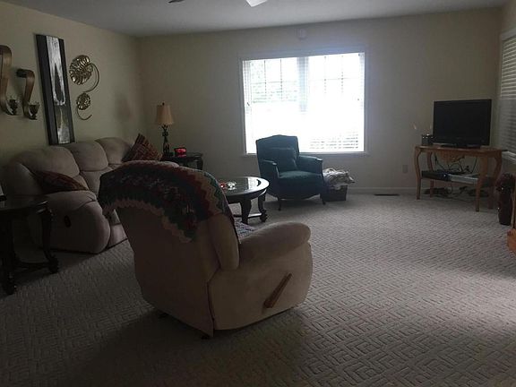 4th image of 622 Camelia Dr