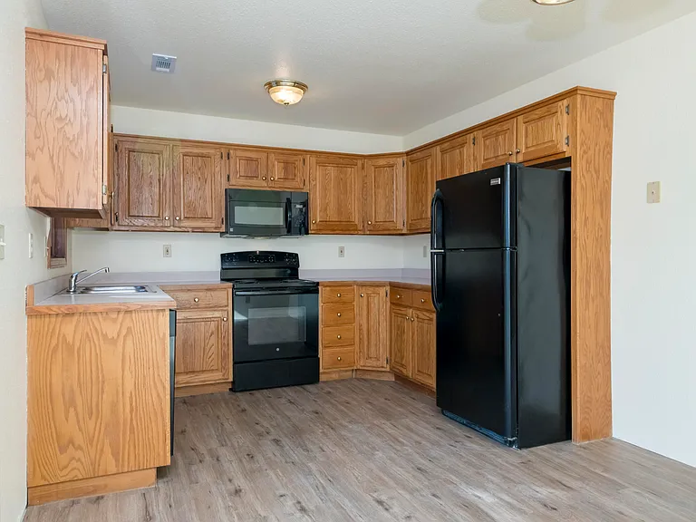7900 E Saint Charles Rd — Photo 6