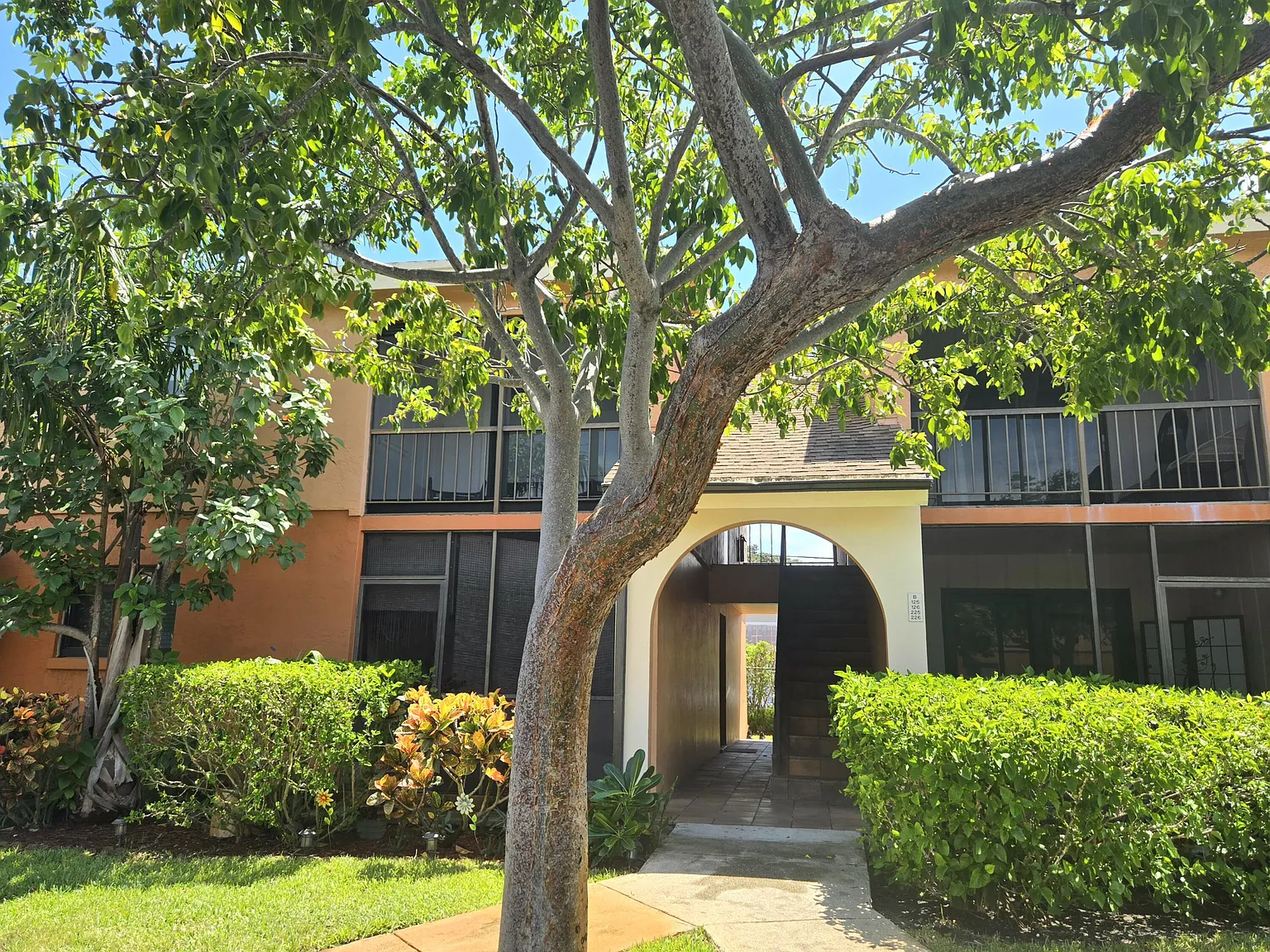 2 bed, 2.0 bath, 870 sqft, $3,500 — Photo 4