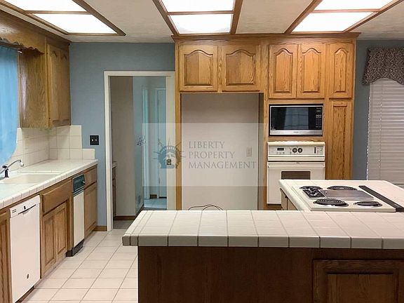 5th image of 3312 Claremont Ave