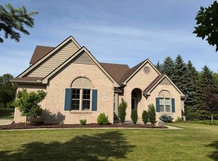 6961 Suncrest Dr, Saline, MI 48176