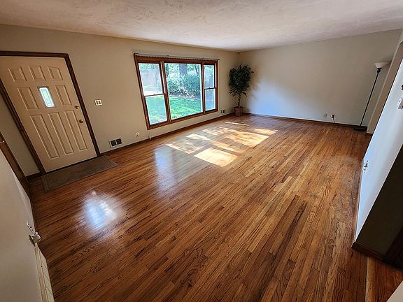 Living Room - 23' x 14'6"