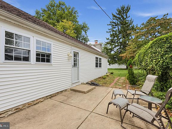 3rd image of 3049 Winchester Ave