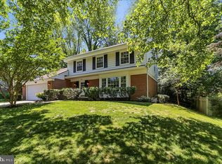 8 Paddock Ct, Potomac, MD 20854