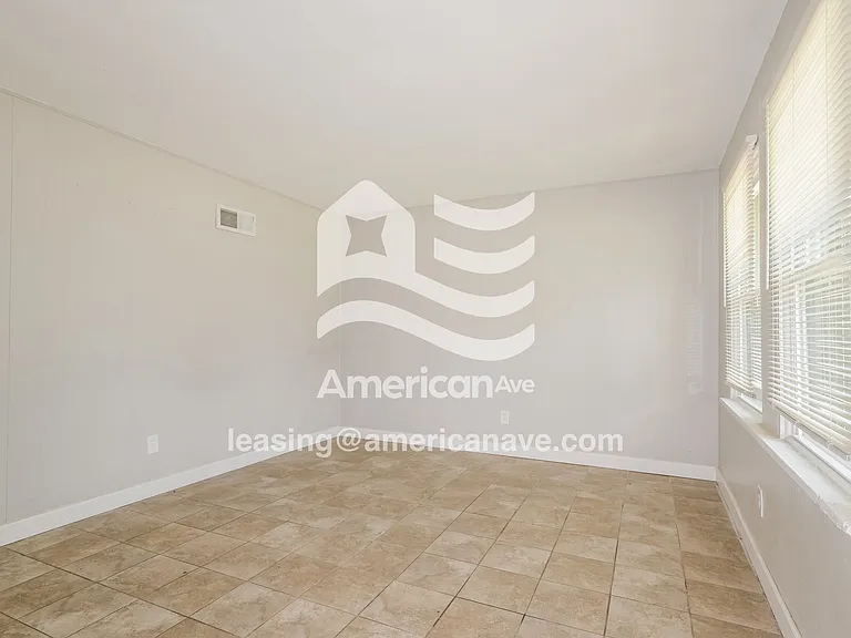 81947_002_living_room_3.jpg