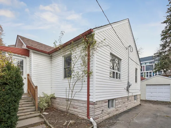 211 Maplehurst Ave, Toronto, ON M2N 3C3