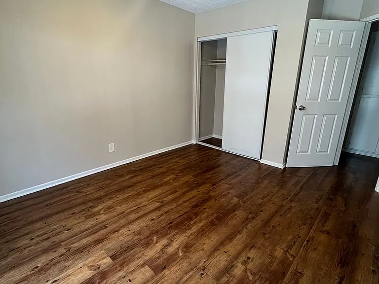 2230 E 6th St — Photo 15