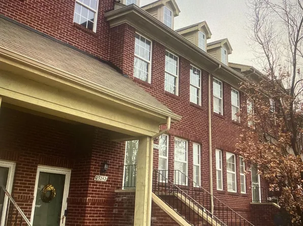 23256 Cornerstone Village Dr, Southfield, MI 48075