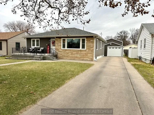 224 E 17th St, Grand Island, NE 68801