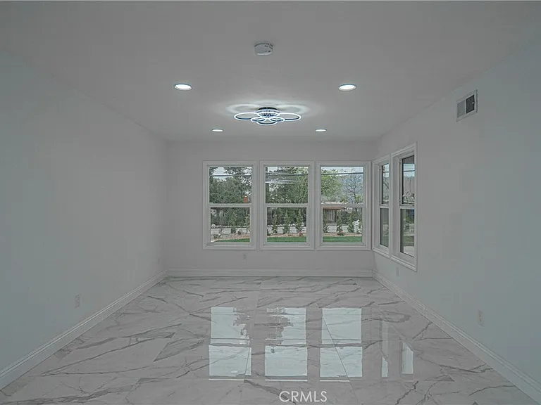 3518 N Mills Ave — Photo 7
