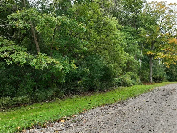 3 Esson Dr, Grand Blanc, MI 48439