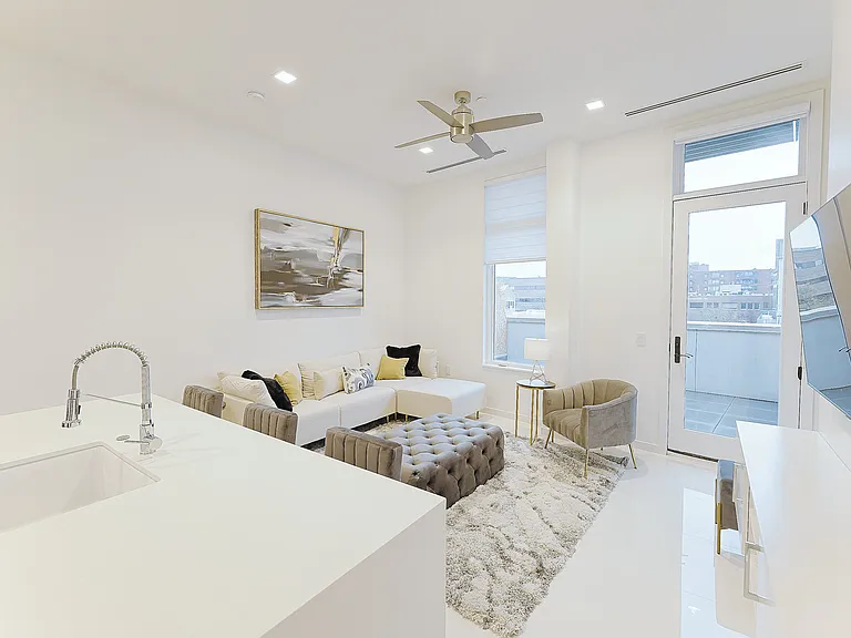 400 S Old Woodward Ave #303 — Photo 6