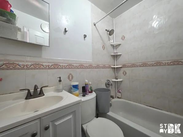 224 Quincy Street image 10 of 13