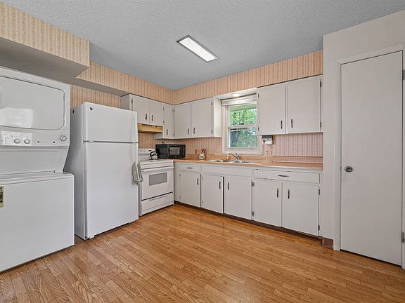 4th image of 806 Livingston Dr