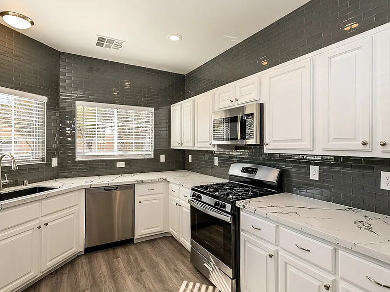 1132 Aldenwood Ave — Photo 8