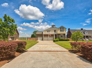 102 Waters Dr, Moyock, NC 27958