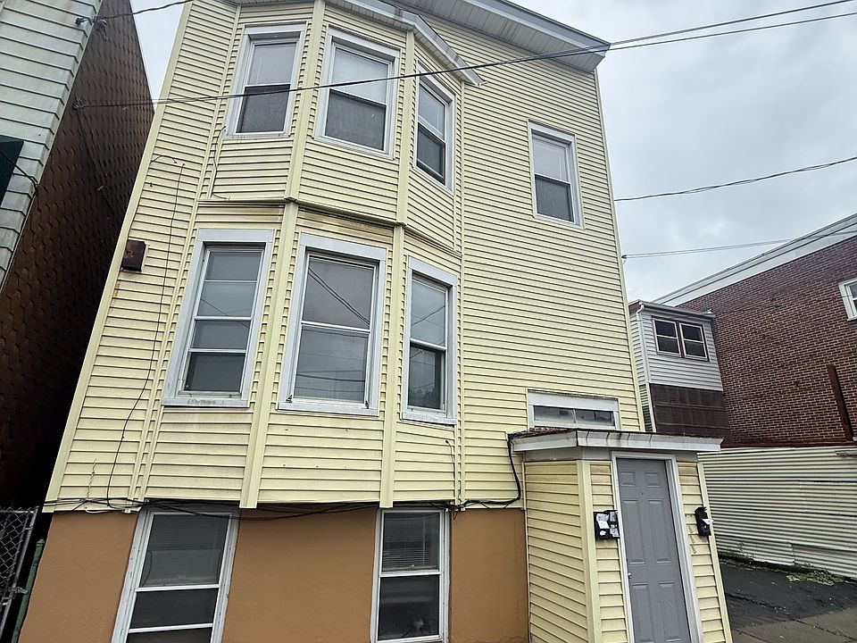 1st image of 292 Catherine St Floor 2