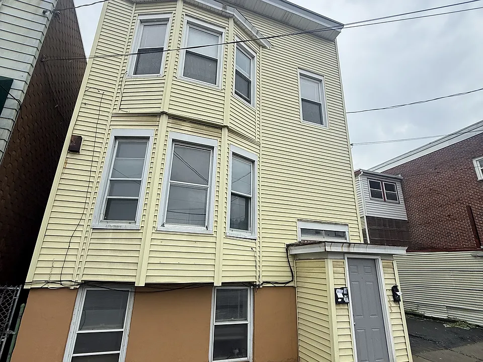 292 Catherine St #1