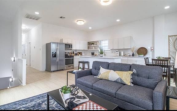 5th image of 2835 S Derbigny St