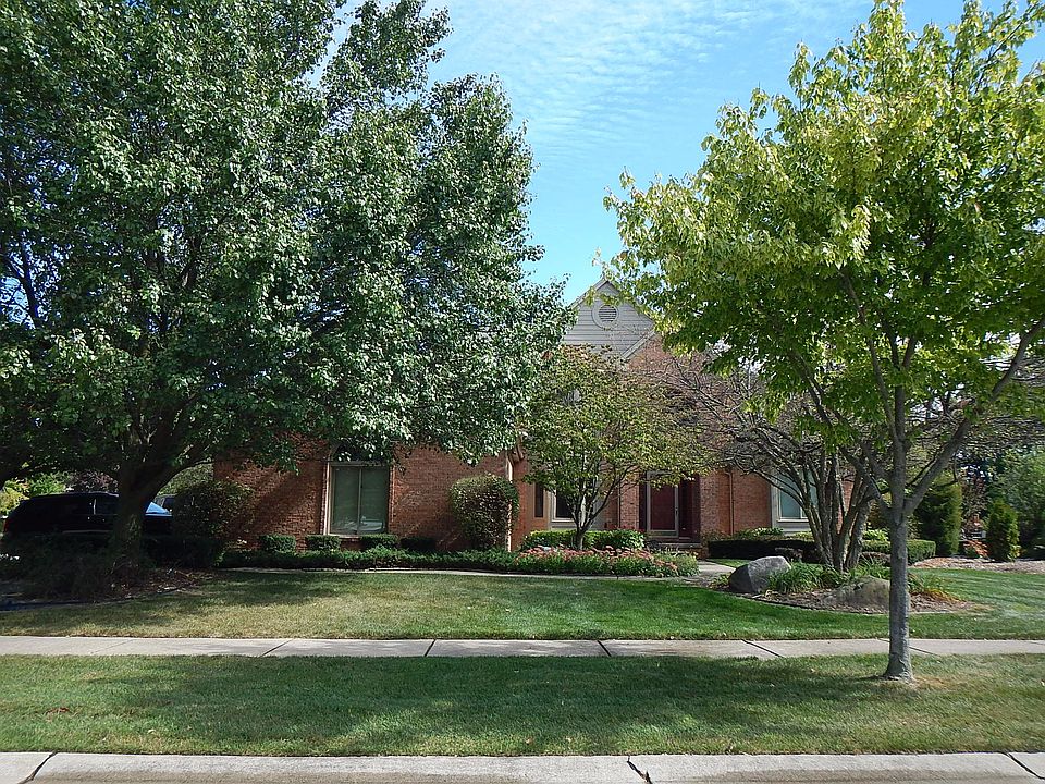 2nd image of 43488 Leelanau Dr