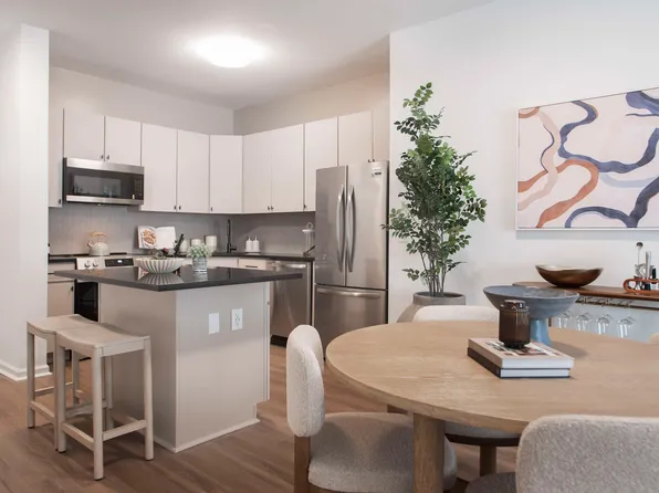 55 Riverwalk Place image 2 of 37