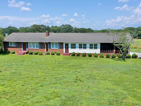 2nd image of 572 Green River Rd