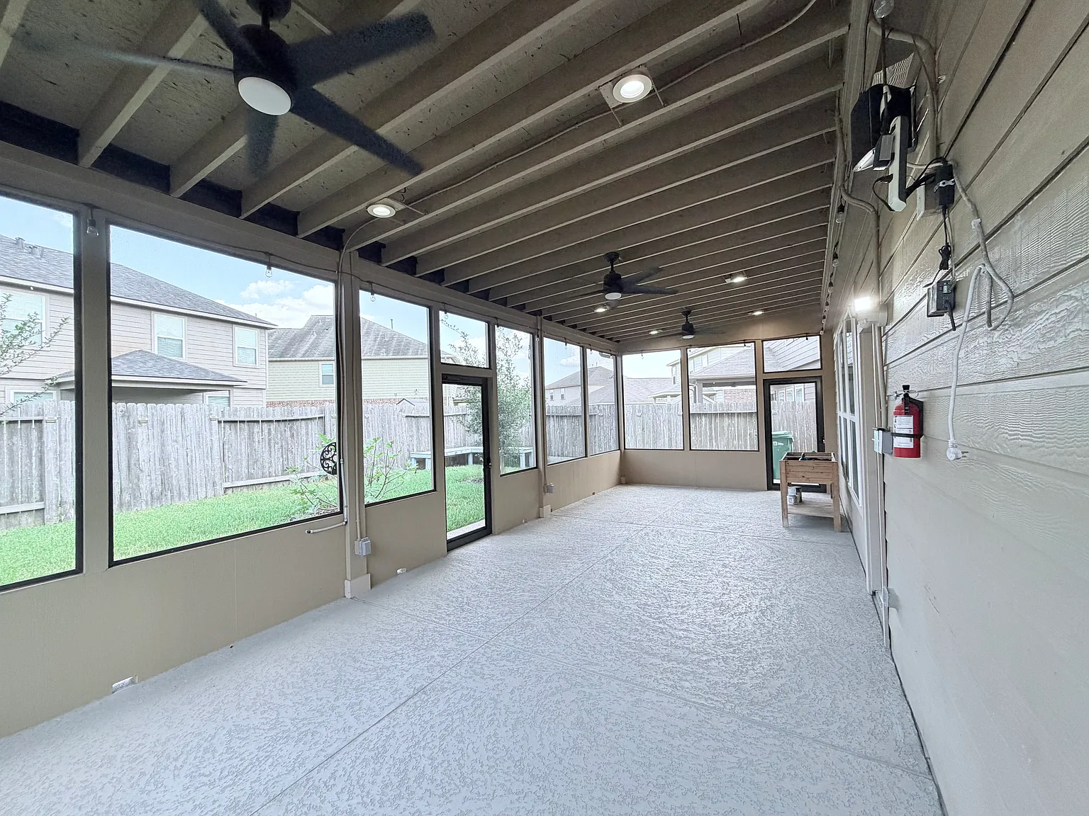 4 bed, 2363 sqft, $2,500 — Photo 2
