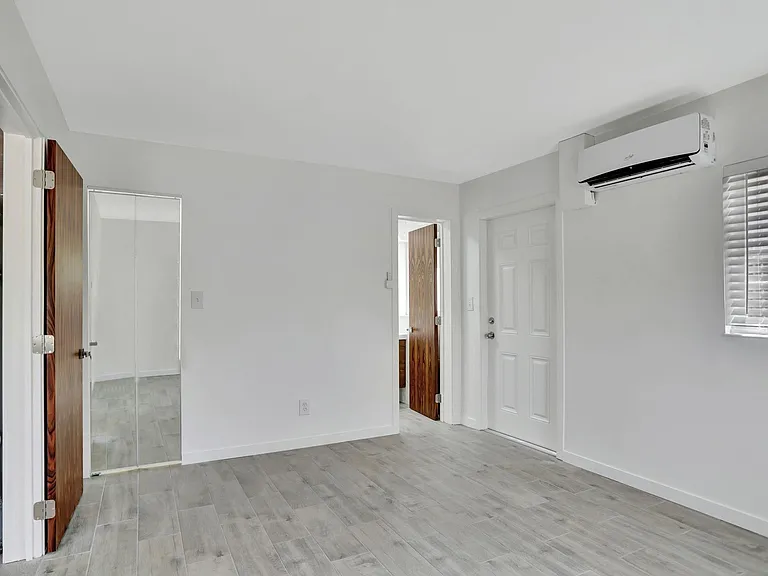 1000 SW 30th St #1 — Photo 9