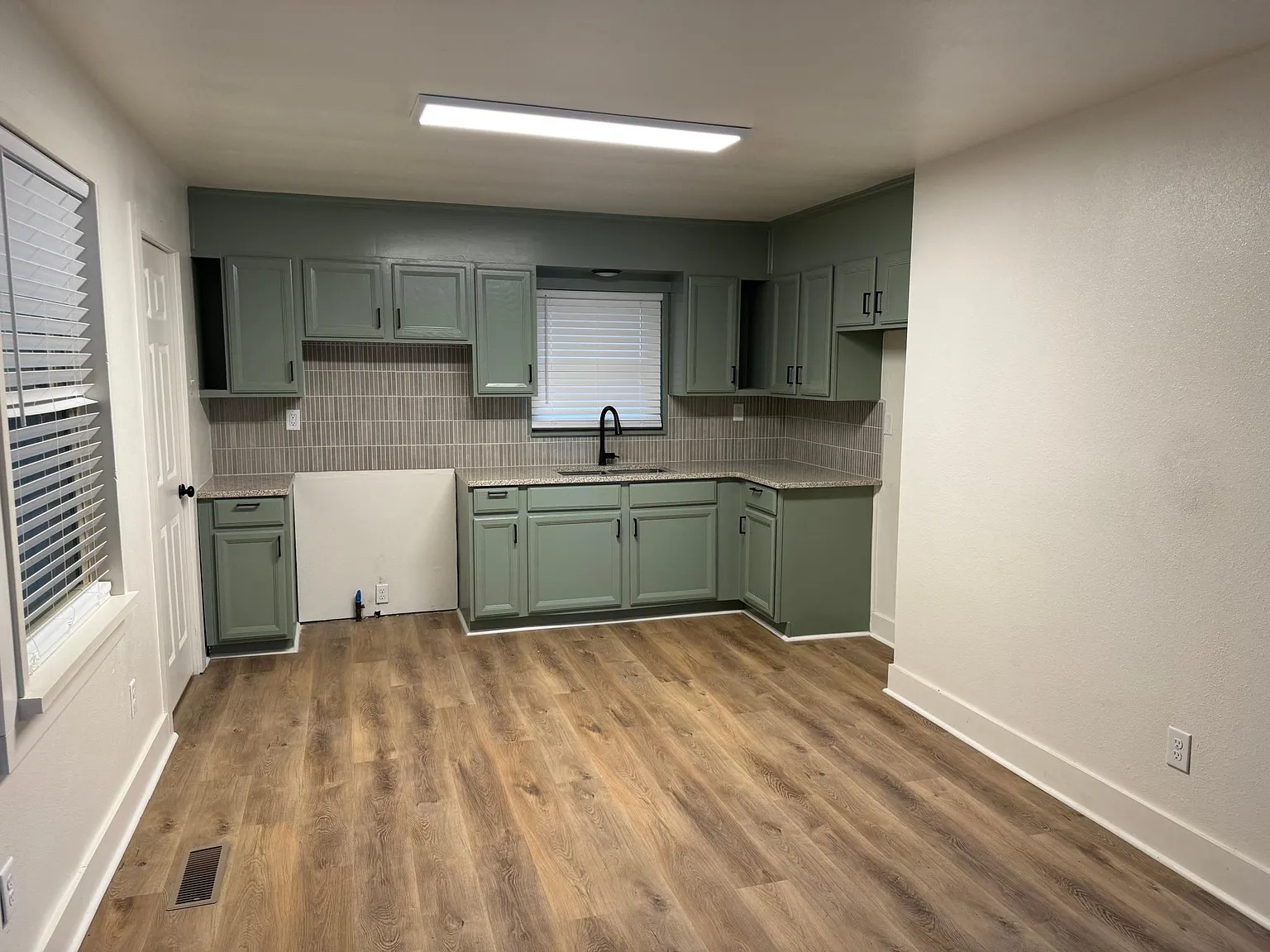 3 bed, 1100 sqft, $1,395 — Photo 3