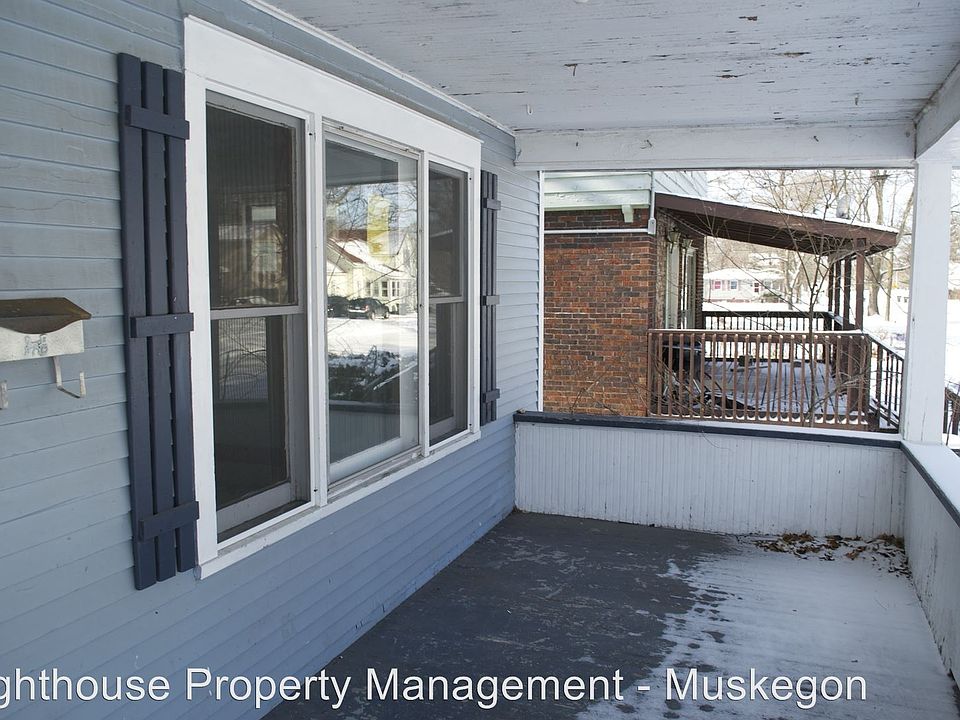 2nd image of 381 W Grand Ave