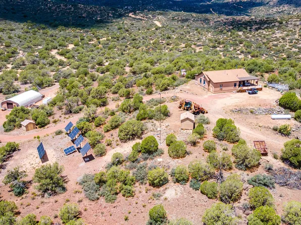 11030 S Quarter Horse Rd, Kingman, AZ 86401