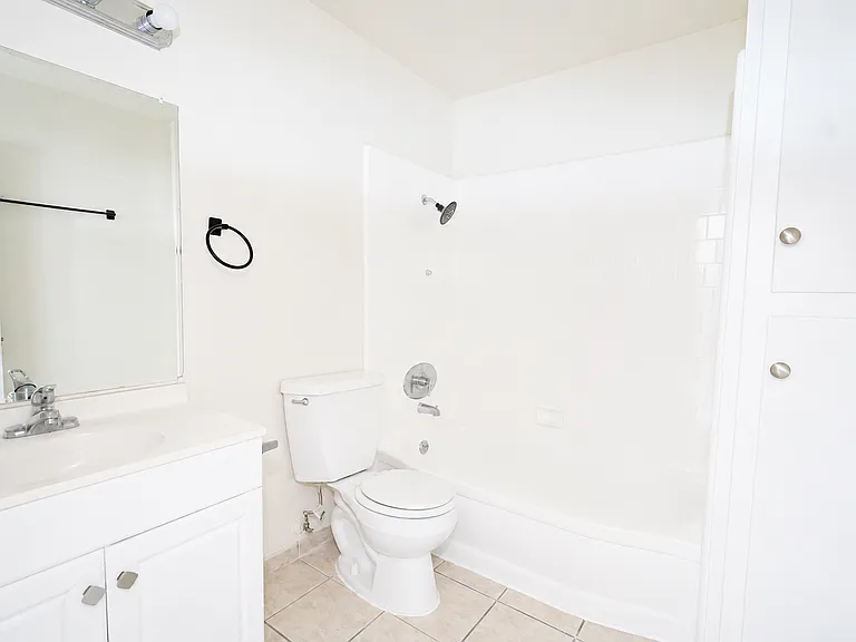 571 E Richland St #K — Photo 8