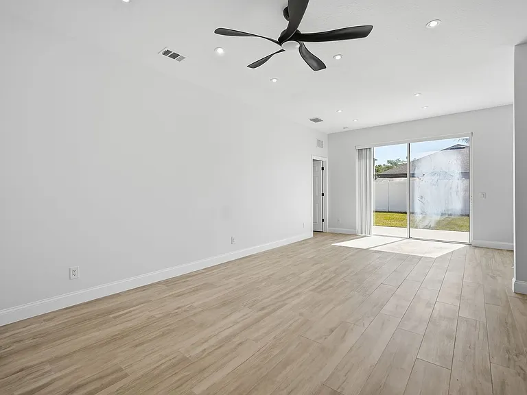 7632 Armonk Ln — Photo 12
