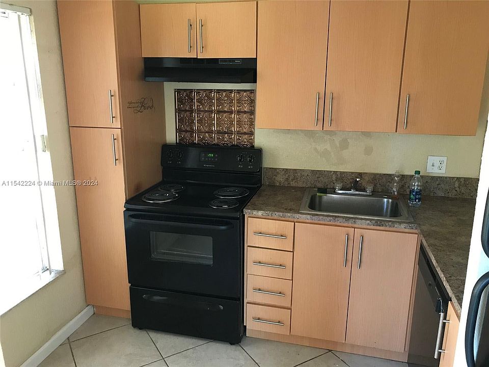 1st image of 4013 N University Dr #212