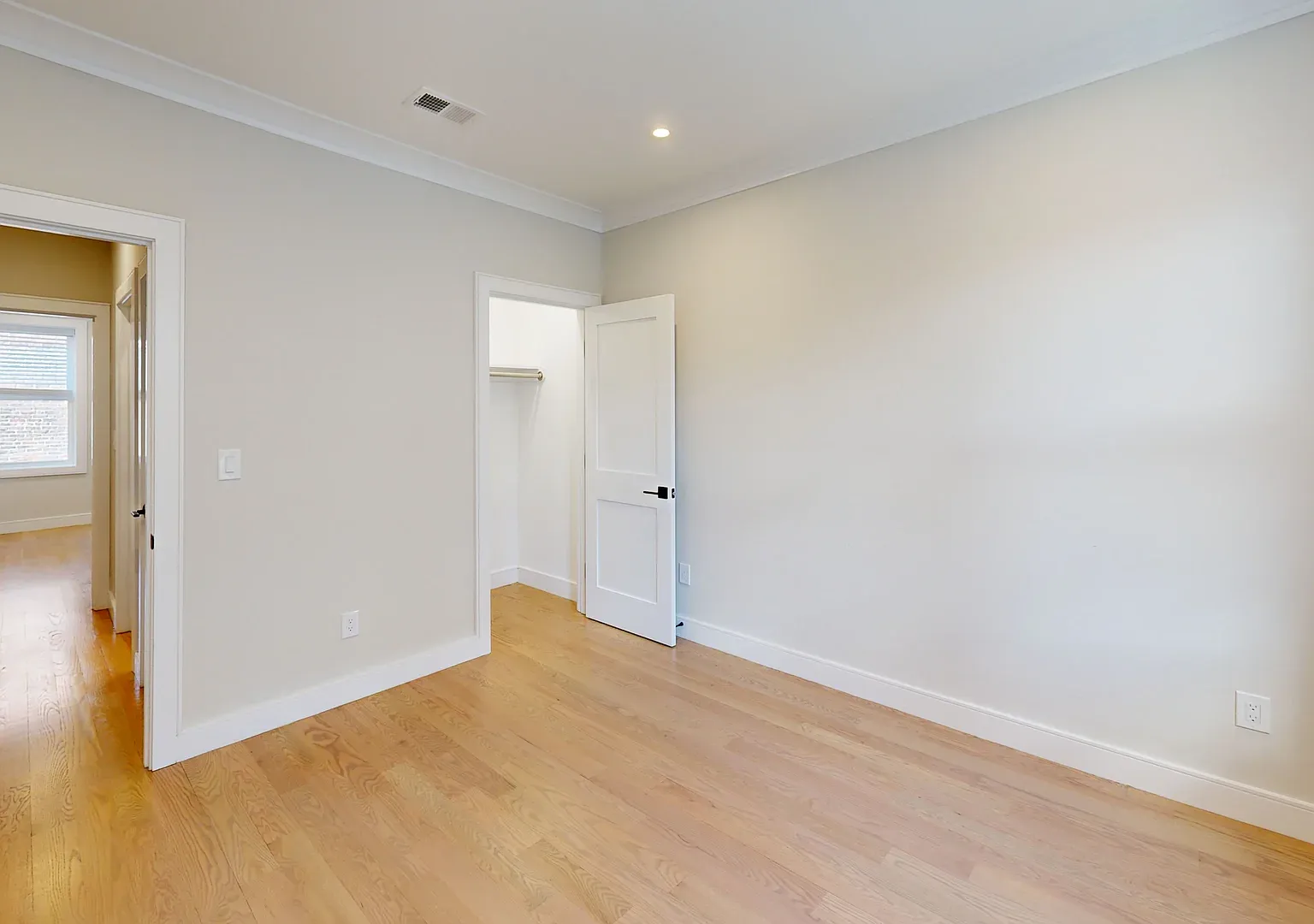 3 bed, 1000 sqft, $4,850 — Photo 3