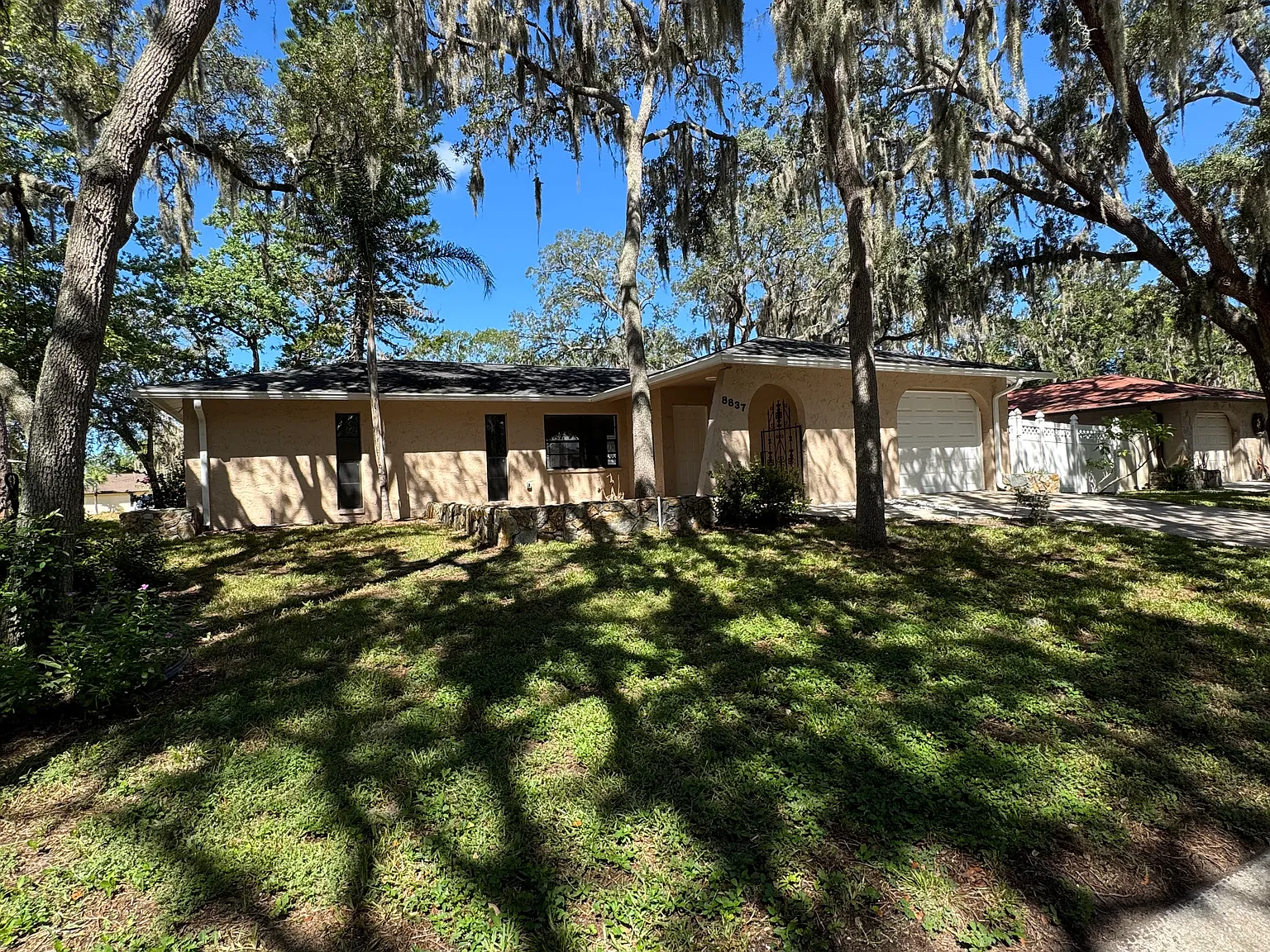 3 bed, 1338 sqft, $2,000 — Photo 2