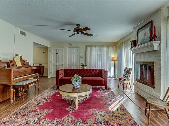 3rd image of 6584 Poplar Woods Cir S APT 1