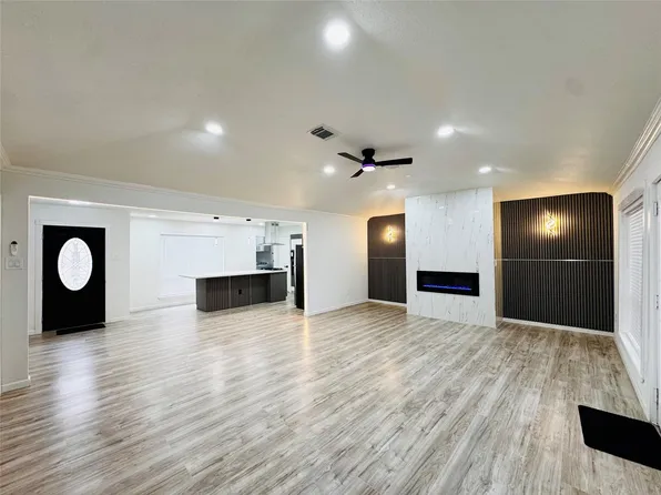 2326 Briarview Dr, Houston, TX 77077