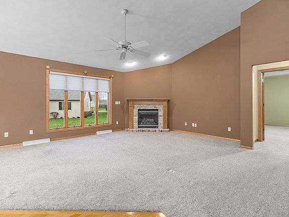 3rd image of 525 Wayfarer Ct