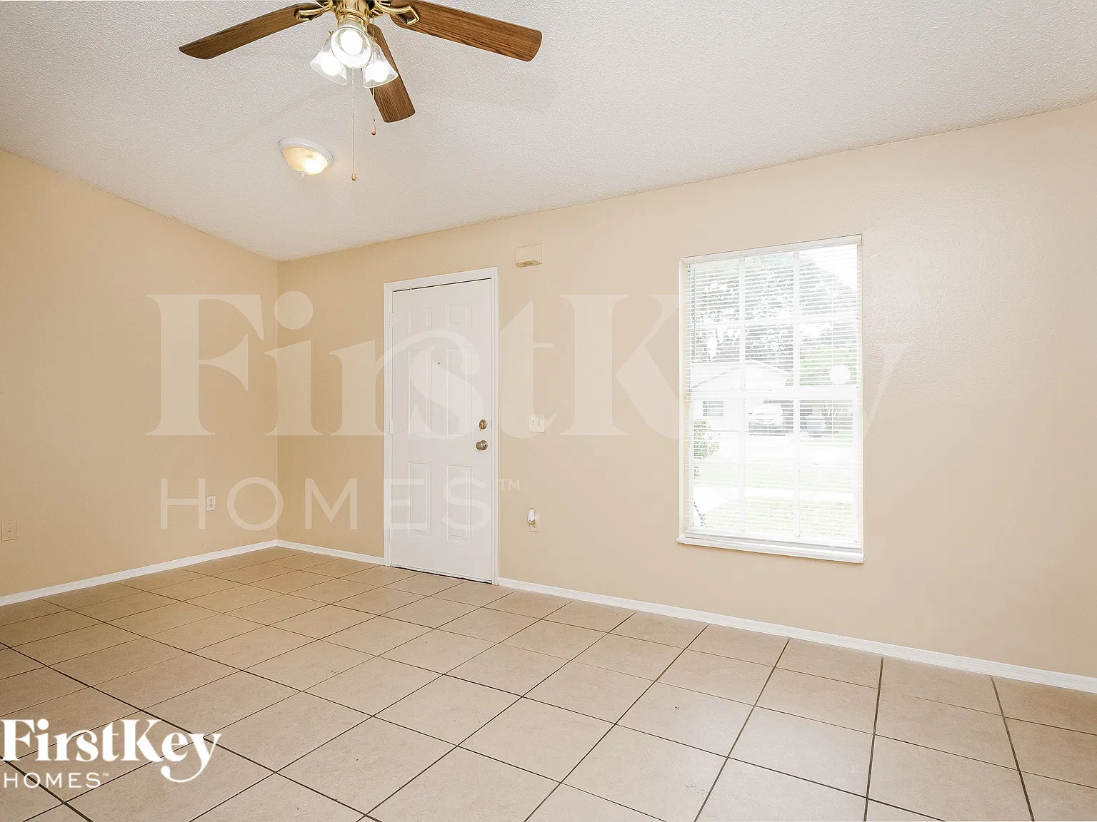 3 bed, 2.0 bath, 1149 sqft, $1,820 — Photo 3