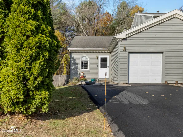 7092 Suzanne Lane, Schenectady, NY 12303