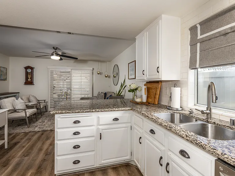 1605 Lisa Ln — Photo 10
